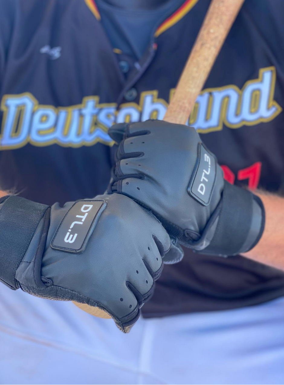 Battingglove Donald Lutz