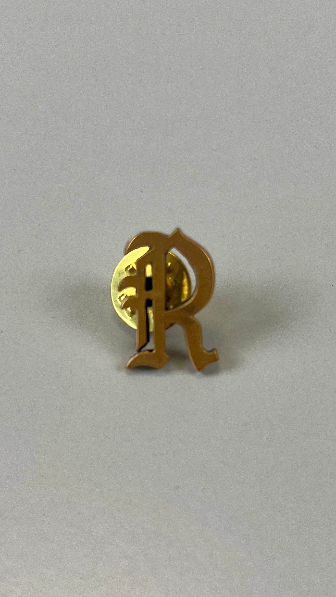 Pin "R"